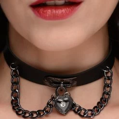 Clothing Accessories Extreme Sex Toys, Bondage, & Fucking Machines | ExtremeRestraintsGothic Heart Chain Choker -SEX TOY SHOP ag417 female model 001